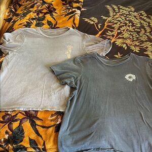 2 O’Neill Gray Graphic T-Shirts